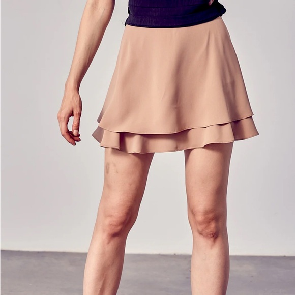 Do+ Be WOMENS DOUBLE LAYERED CREAM SKIRT WITH BUILT IN SHORTS SIZE SMALL - Picture 1 of 9